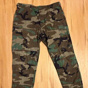 Vintage 1980s Camo Cargo Pants Military US Army Adjustable Relaxed Fit Size LG